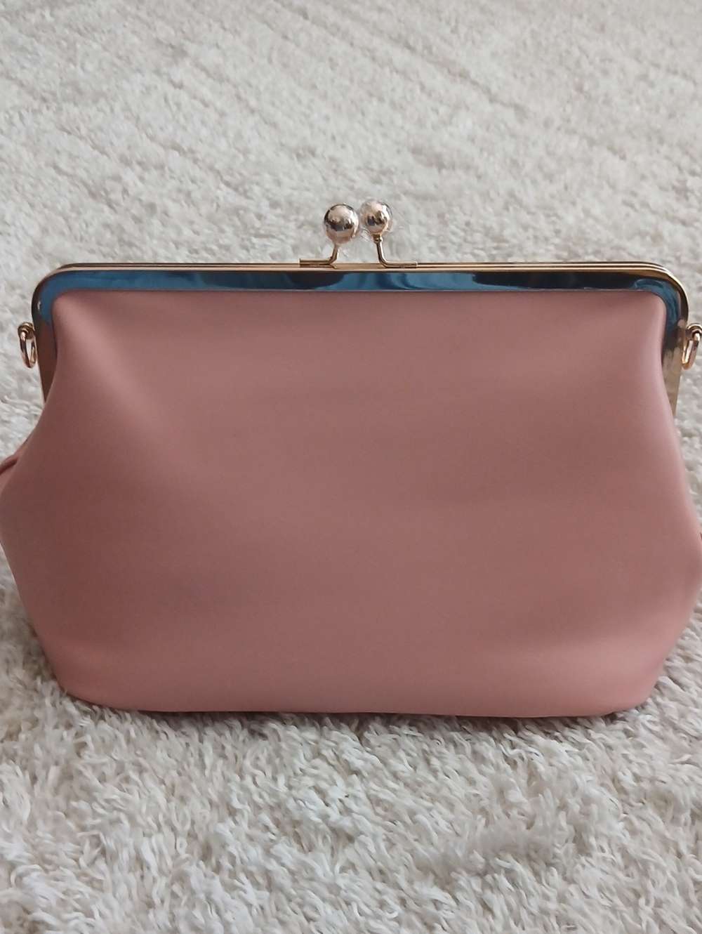 NWOT PINK KISS LOCK CLUTCH - Picture 6 of 10